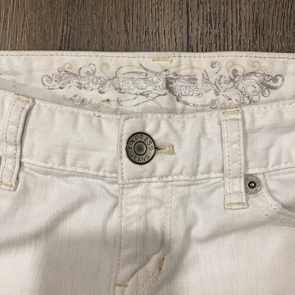 White Express Shorts - Picture 2 of 4